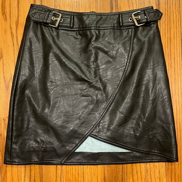 LF Seek the Label Faux Leather Mini Skirt buckle - Picture 1 of 6